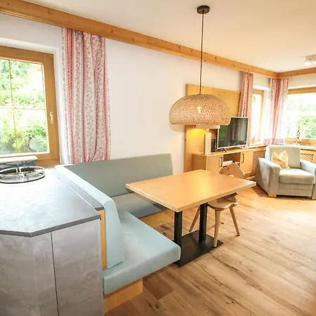 77 - 36 Apartment